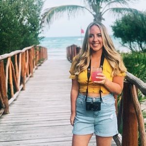 Meet your Posher, Caitlin